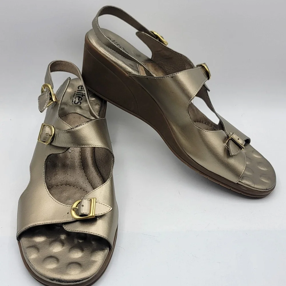 Elites by Walking Cradles Bronze Metallic Leather Wedge Sandals Buckle Womens 8M